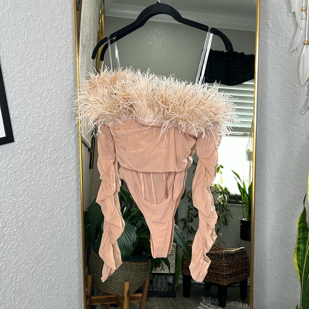 HOUSE OF CB 'Faith' Blush Off The Shoulder Feather Bodysuit NWOT - Picture 15 of 17
